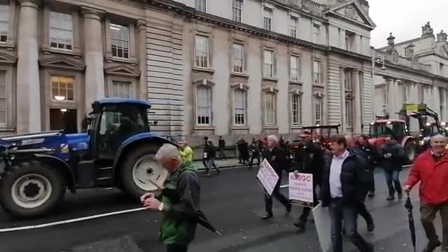 Gardai try and stop Irish Farmers protesting in Dublin